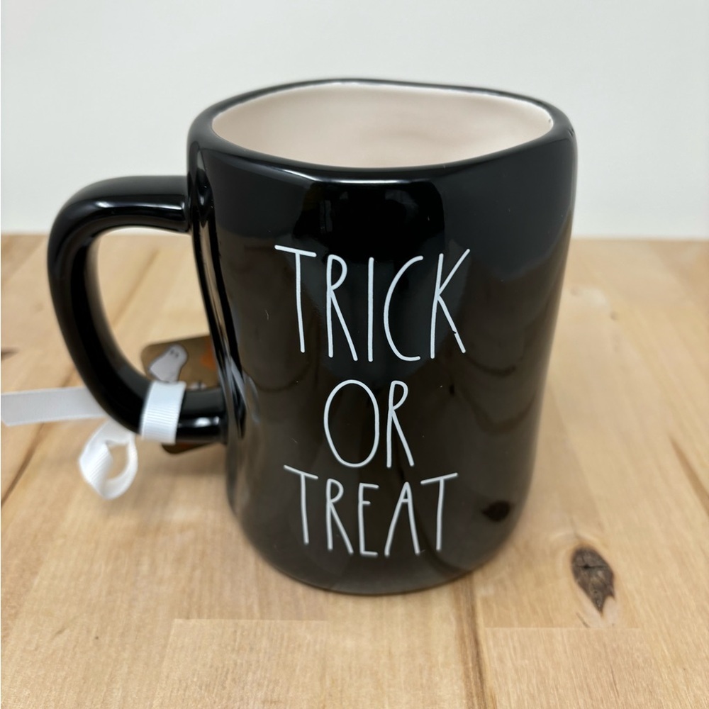 Rae Dunn TRICK OR TREAT Snoopy Peanuts Mug Black Double Sided White Interior